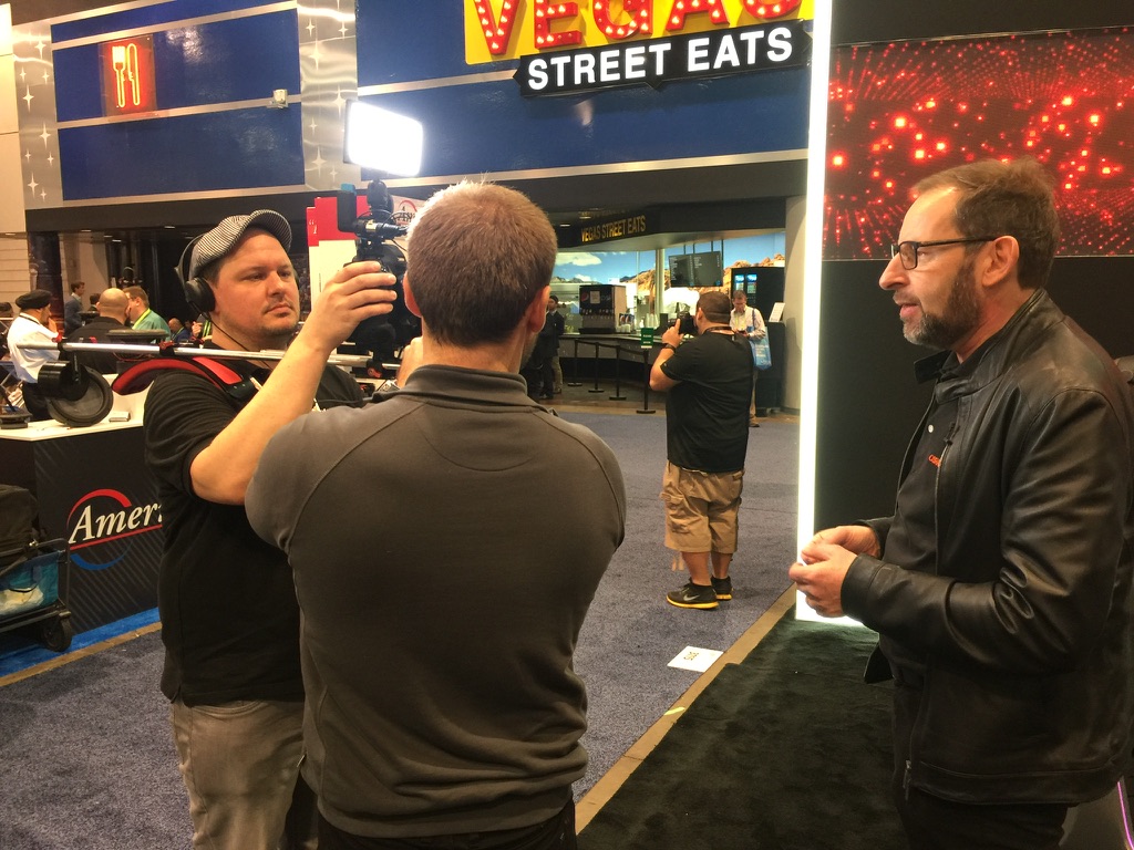 Daniel Sturm mit Kamerarig beim Interview-Dreh — CES Las Vegas 2019