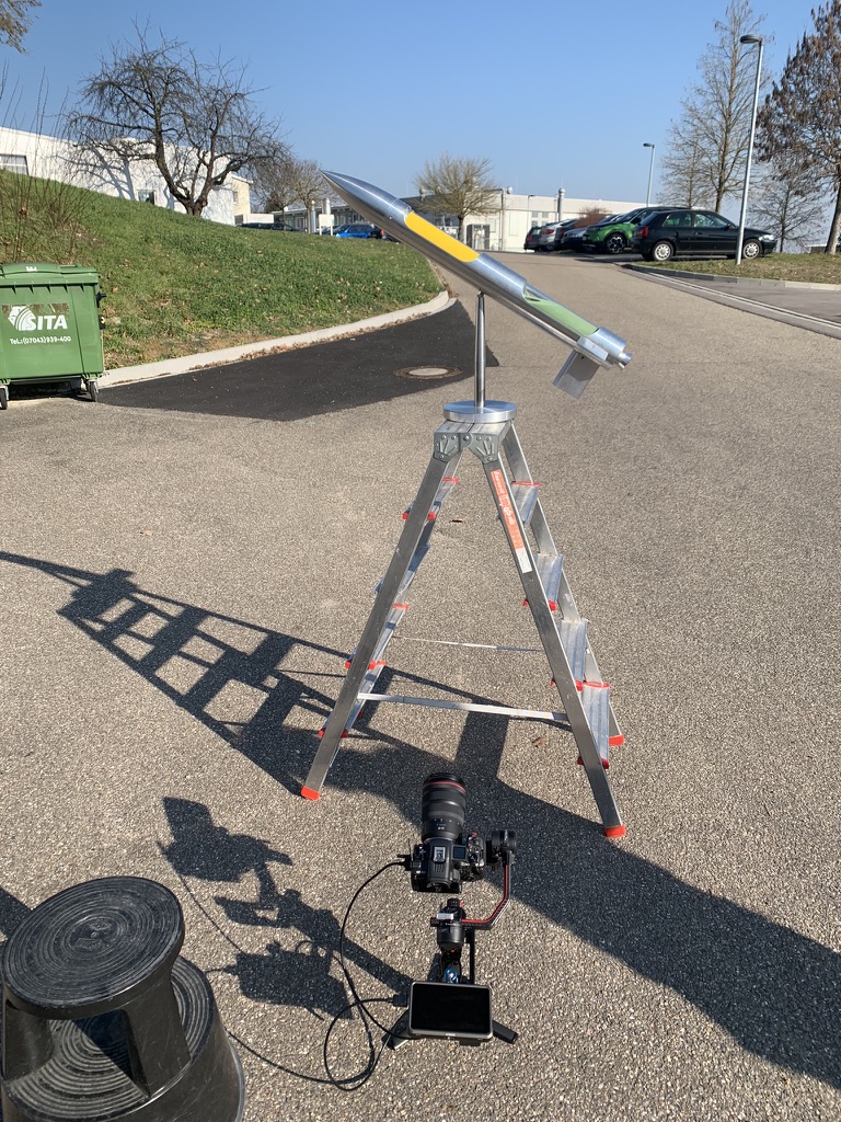 Outdoor-Produktaufnahme Raketenmodell — Canon EOS R5C mit Feldmonitor, Fraunhofer ICT Gelaende 2023