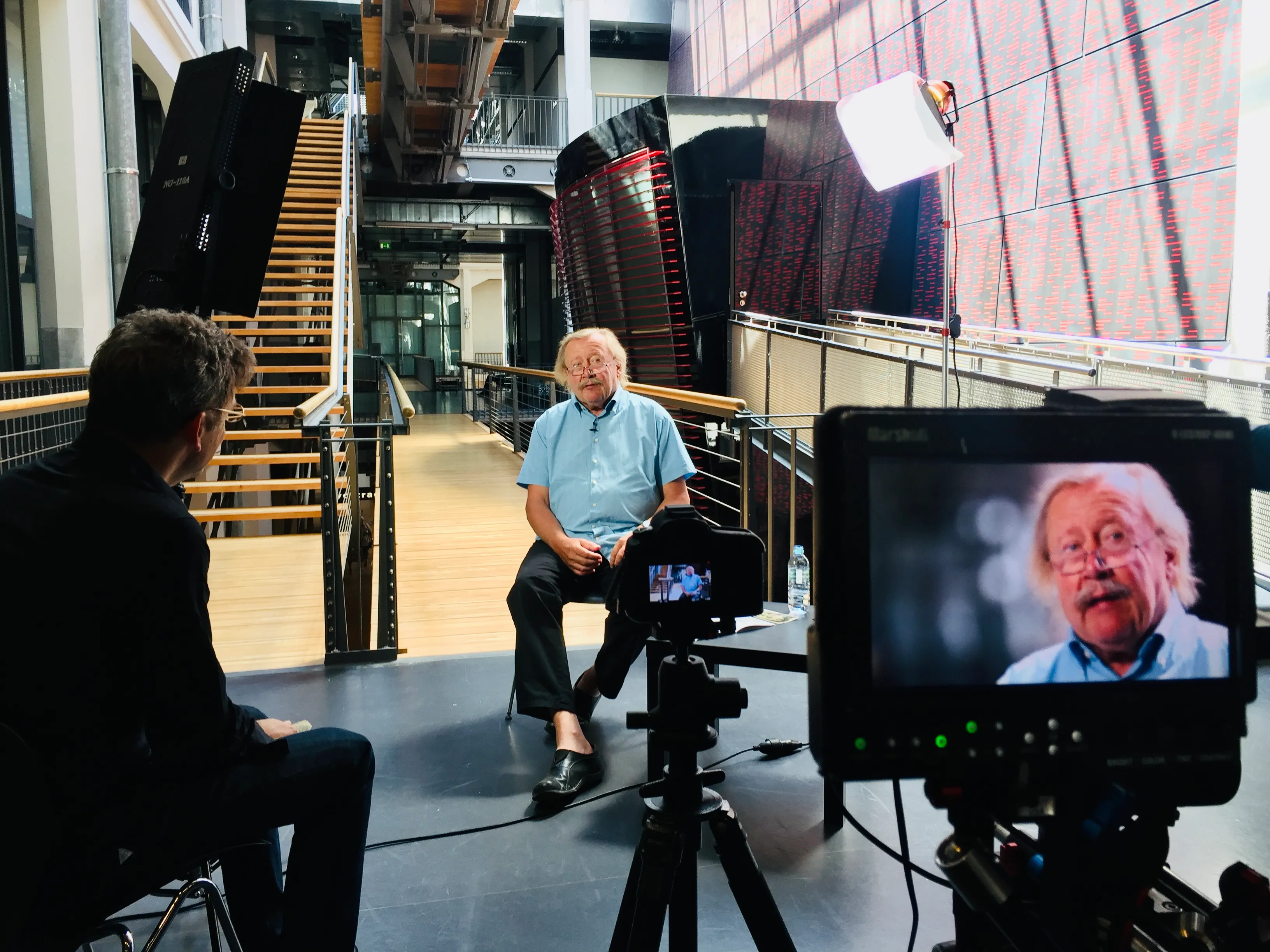 TV-Kameramann mit EB-Team